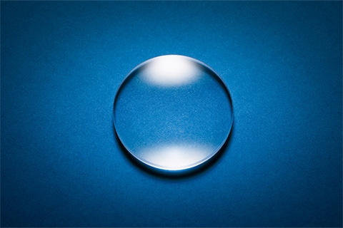 Plástico versus cristal mineral